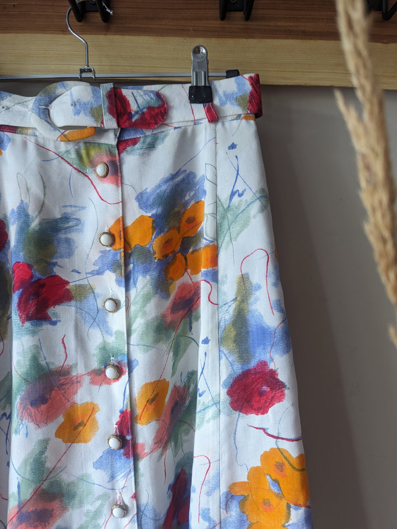 Vase of flowers skirt