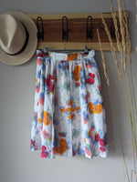 Vase of flowers skirt