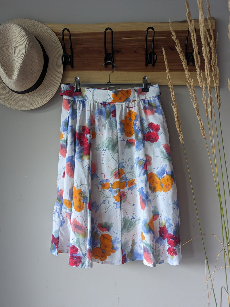 Vase of flowers skirt