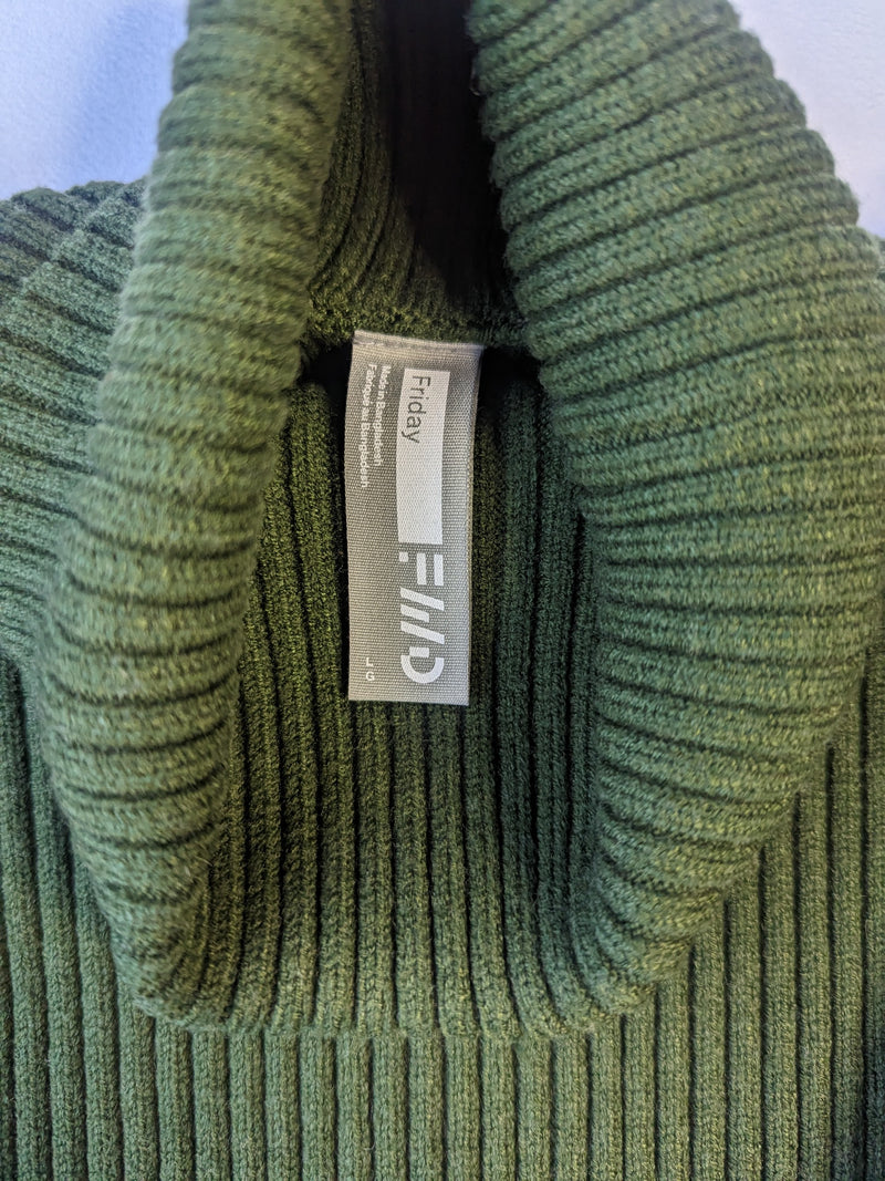 It's Friday Sweater - AtaCollections 